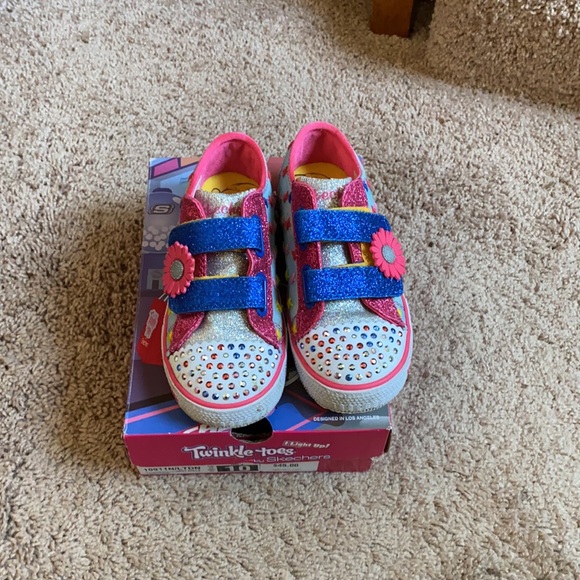 Skechers - Picture 2 of 4